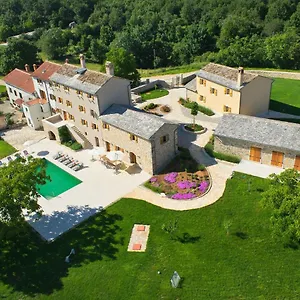 https://villa-poropati.in-istria.net