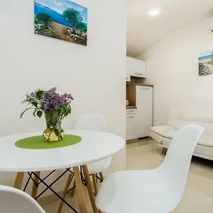https://apartments-mira-baska-krk.primorje-gorskikotar.com